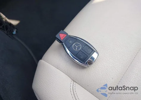 2013 Mercedes-Benz C 350 Sport 4Matic z USA, uszkodzony, nr VIN WDDGJ8JB4DG078701